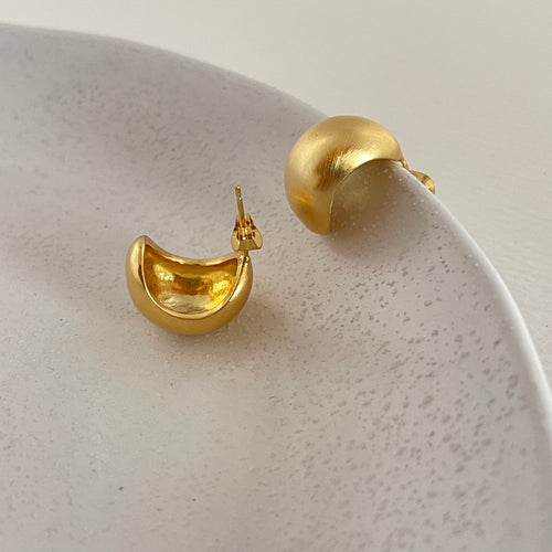 Aretes Media Luna Doradas
