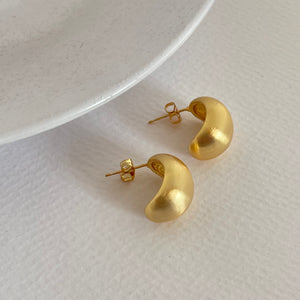 Aretes Media Luna Doradas
