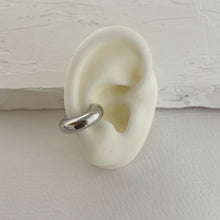 Cargar imagen en el visor de la galería, Ear cuff liso silver