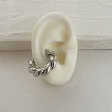 Cargar imagen en el visor de la galería, Ear Cuff Trenzado