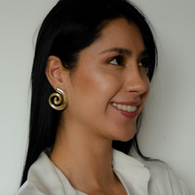 Cargar imagen en el visor de la galería, Aretes Rosca Dorados