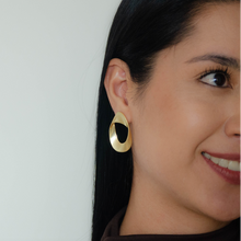 Cargar imagen en el visor de la galería, Aretes Octavia Dorados