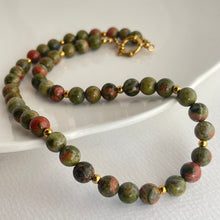Cargar imagen en el visor de la galería, Collar Bloodstone