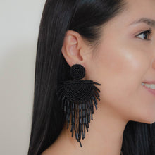 Cargar imagen en el visor de la galería, Aretes Siena Negros