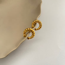 Cargar imagen en el visor de la galería, Ear Cuff Croissant