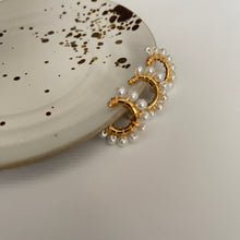 Cargar imagen en el visor de la galería, Ear Cuff Perlitas