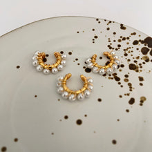Cargar imagen en el visor de la galería, Ear Cuff Perlitas