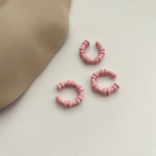Cargar imagen en el visor de la galería, Ear Cuff Salvavidas Pink