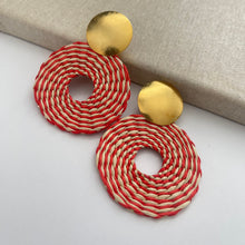 Cargar imagen en el visor de la galería, Aretes Iraca Rojo &amp; Beige